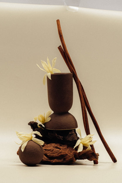 Aura Scented Ceramic Candle Terre